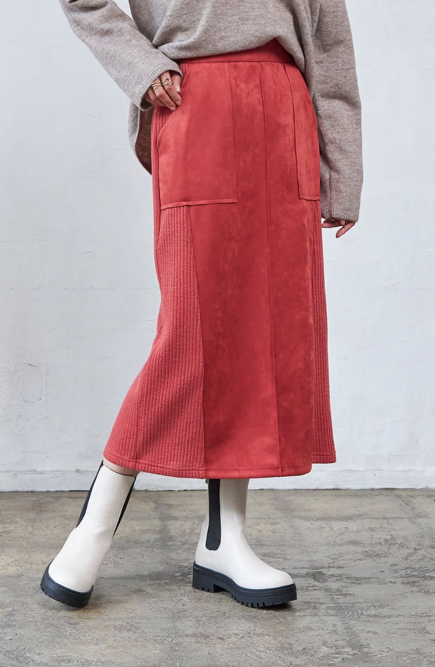 スエード×リブ断ち切りポケットスカート