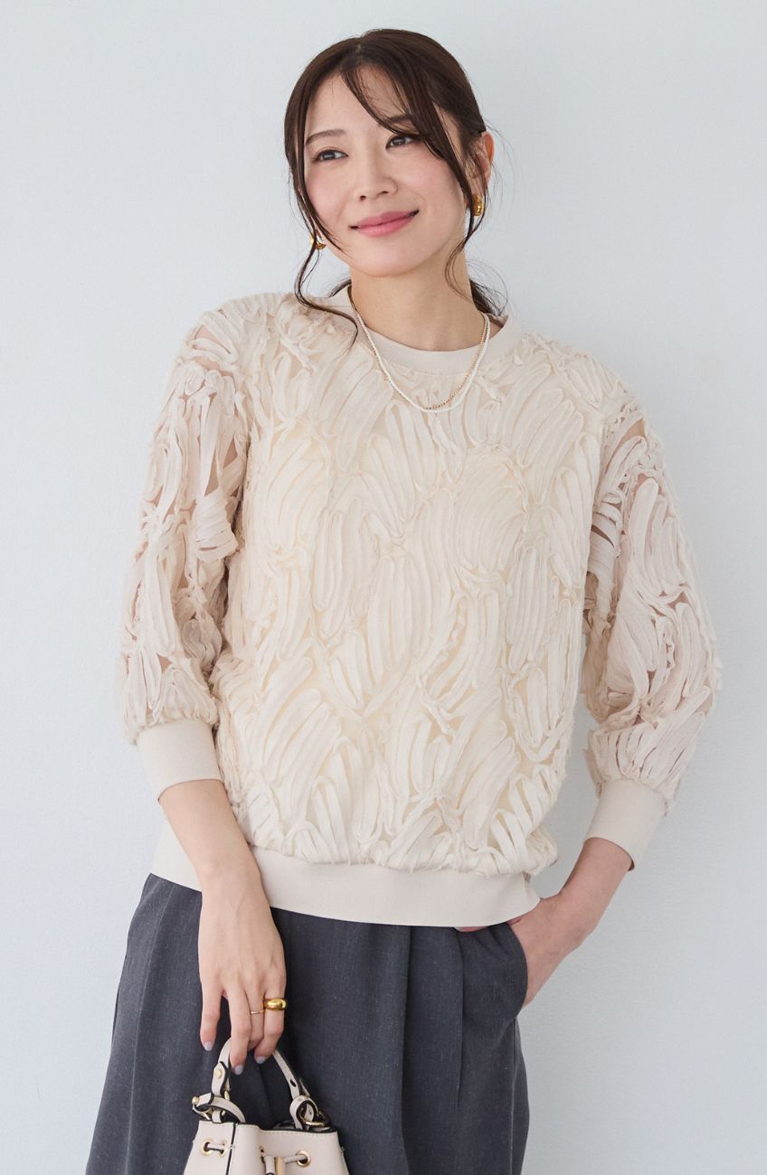 テープチュール刺繡プルオーバー