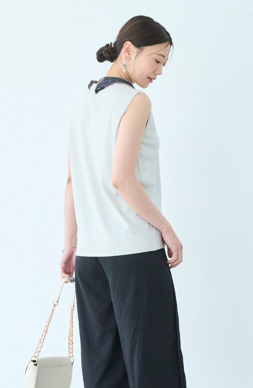 ナイロンプレートスカーフ付プルオーバー