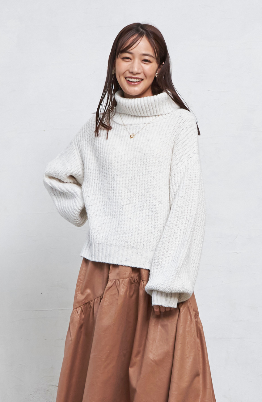 美品 ebure メタリックソフトカシミアミックス ハイネックニット 美品 ebure メタリックソフトカシミアミックス ハイネックニット