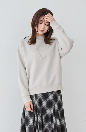 EC限定　軽量ボンディングバックラメロゴプルオーバー