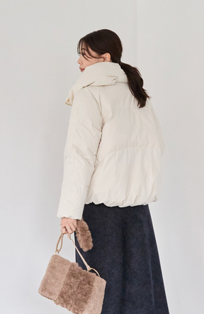 ストレッチカシュネックピュアダウン