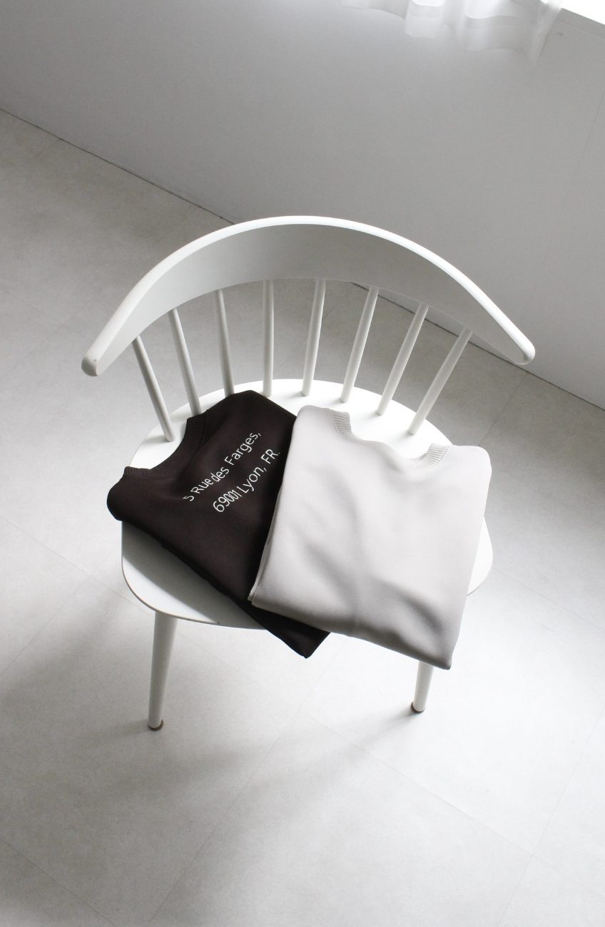 EC限定　軽量ボンディングバックラメロゴプルオーバー