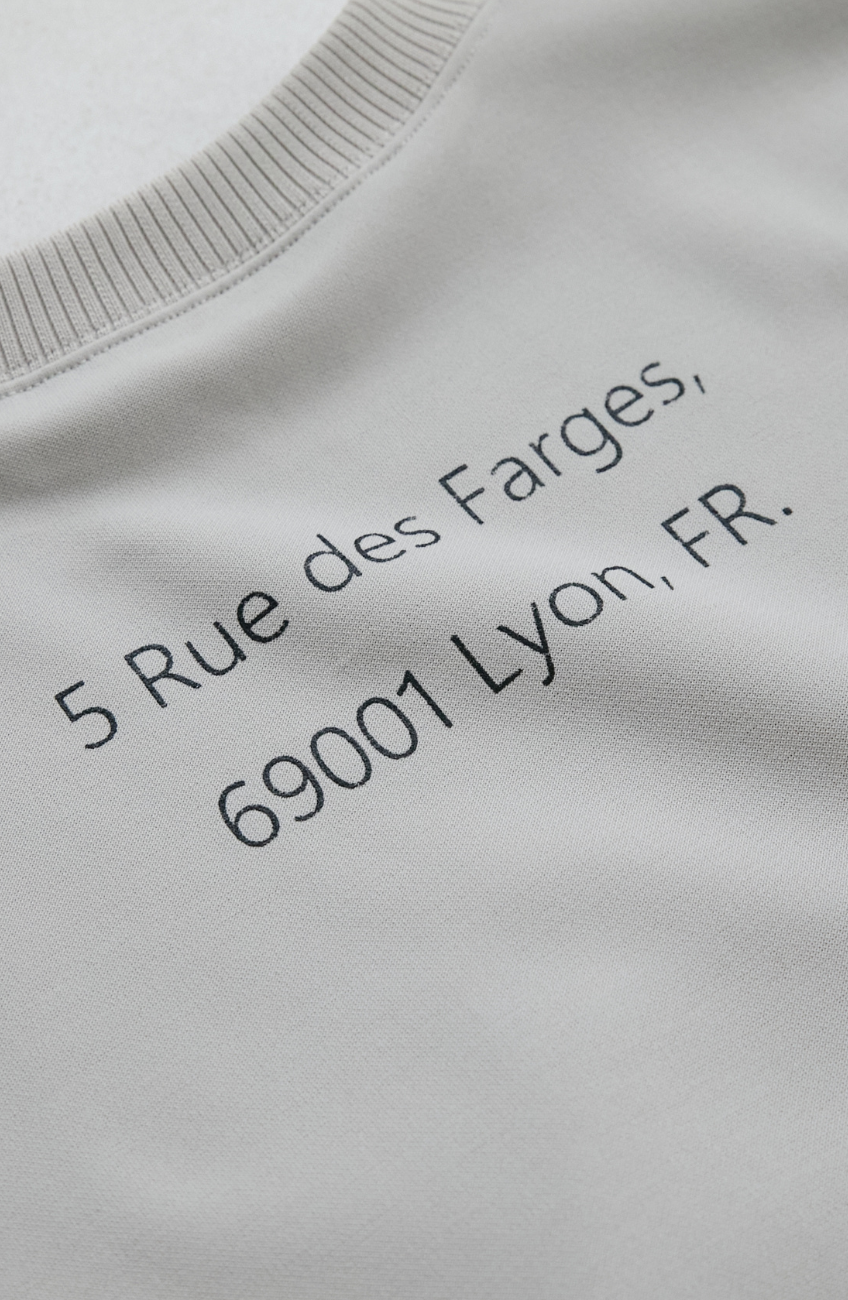 EC限定　軽量ボンディングバックラメロゴプルオーバー